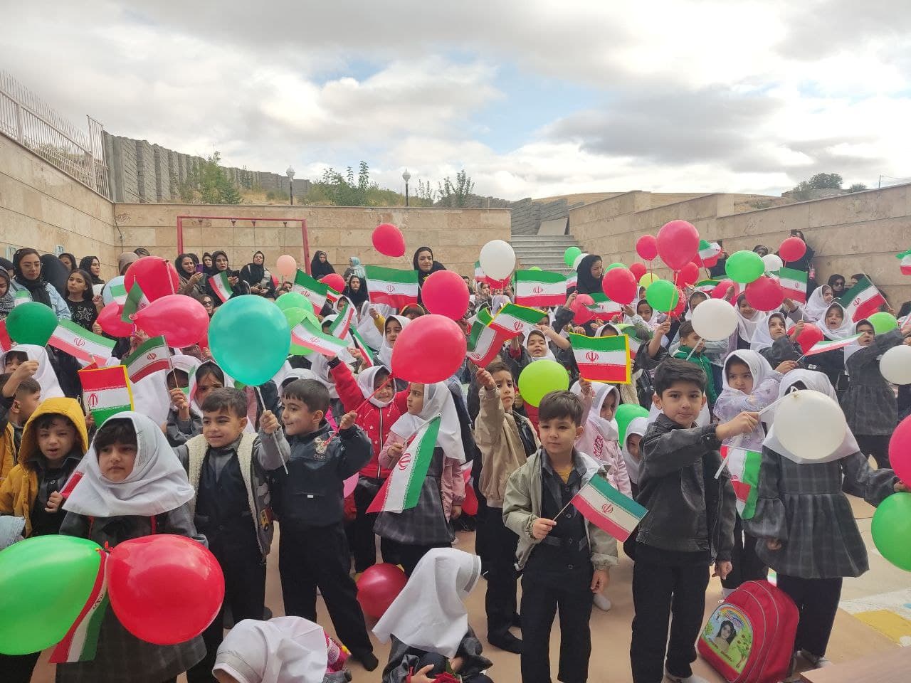 پیش دبستان و دبستان دخترانه درخت دانش